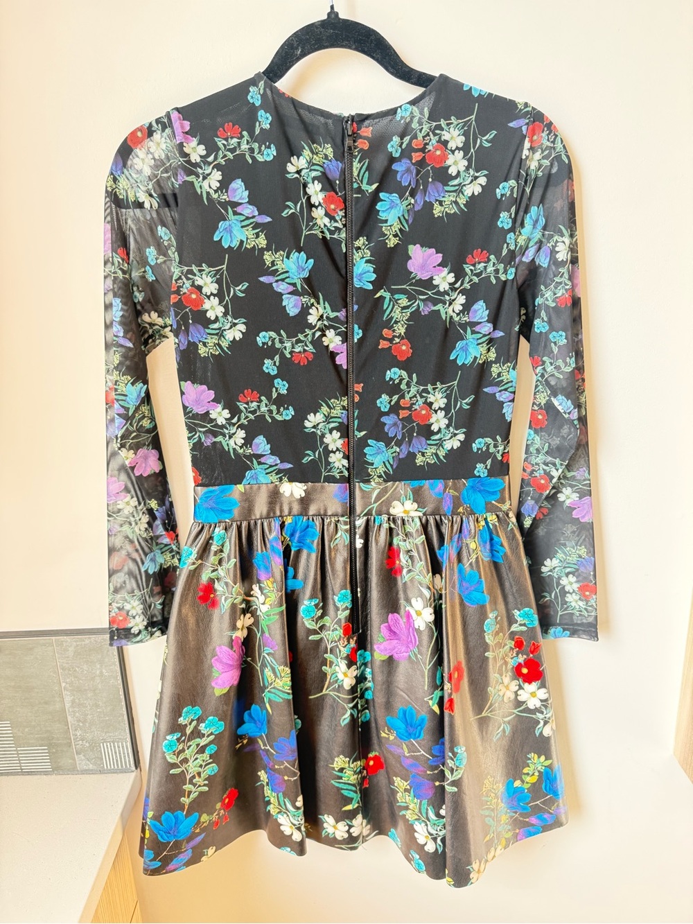 Alice + Olivia Faux Leather Mesh
Long Sleeve Black Floral Mini Dress - Size 4 - Picture 5 of 7